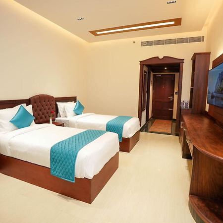 Blue Castle Hotell Thiruvananthapuram Exteriör bild