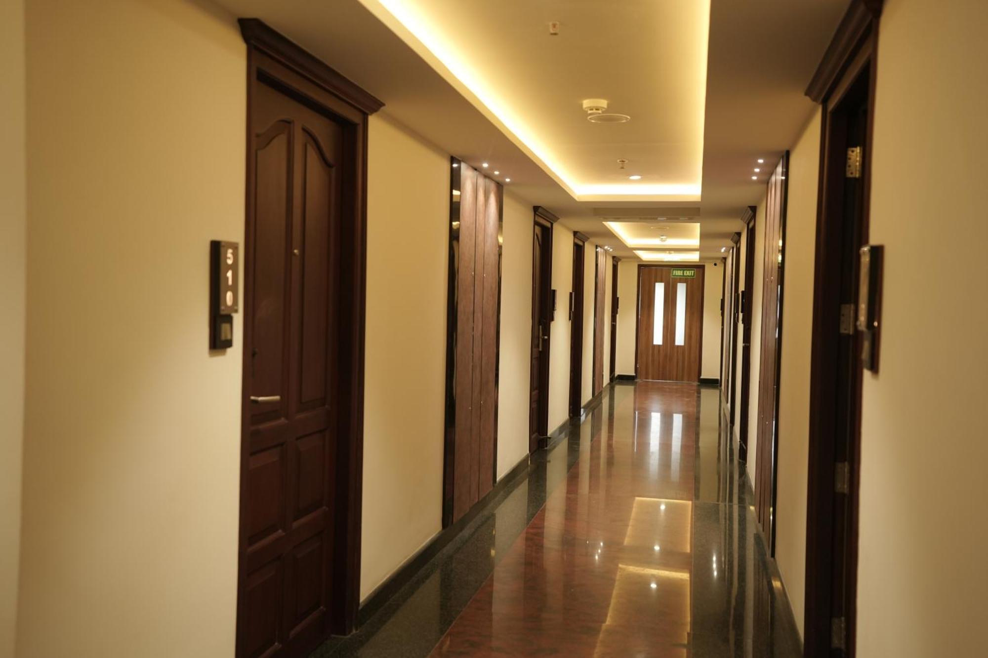 Blue Castle Hotell Thiruvananthapuram Exteriör bild