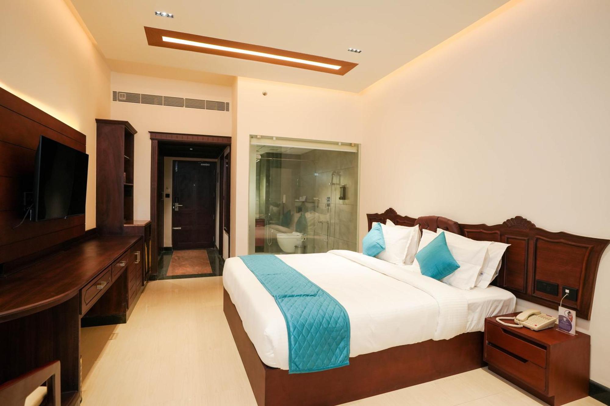 Blue Castle Hotell Thiruvananthapuram Exteriör bild